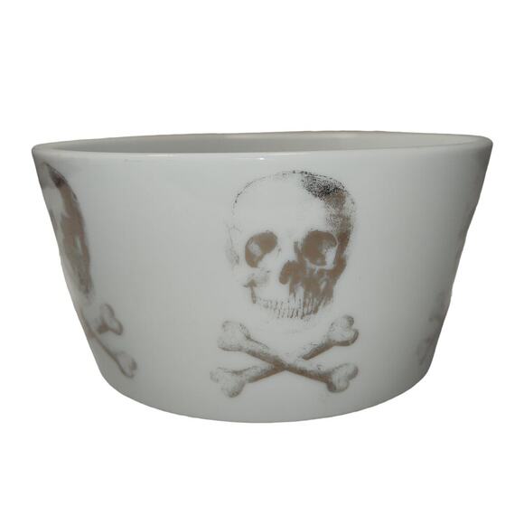 Z Gallerie Skull Crossbones Jolly Roger Halloween Cereal Soup Bowl - Picture 1 of 4